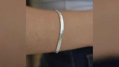 O que é banho de ródio: brilho e proteção nas semijoias prateadas