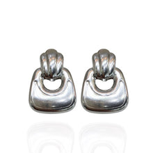 Brinco Nó orgânico prata – aço inox