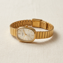 Relógio vintage oval dourado em aço inoxidável da Amba Black.