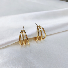 Argola Fio Triplo: Tríplice Elegância em Cada Detalhe!