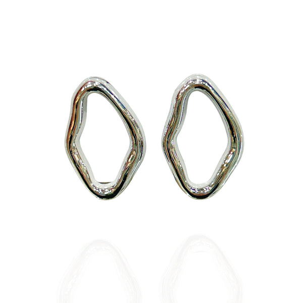 Brinco Orgânico Oval vasado prata - Semijoia