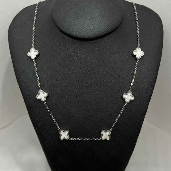 Colar trevo Branco 6 folhas