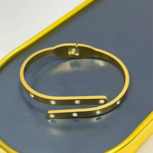 Bracelete Com Cravejos Dourado Inox