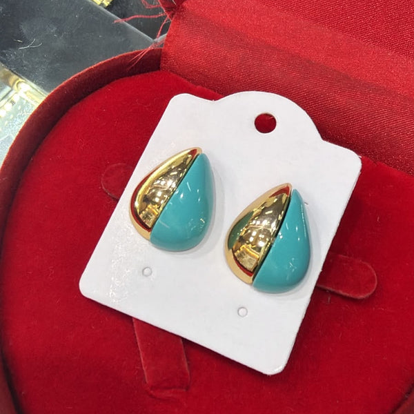 Brinco gota orgânico azul e dourado em estojo vermelho.