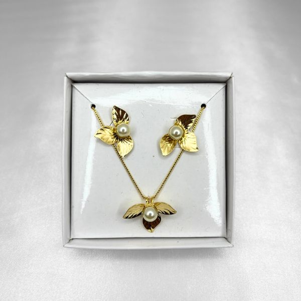 Conjunto Pérola Floral Brinco + Colar