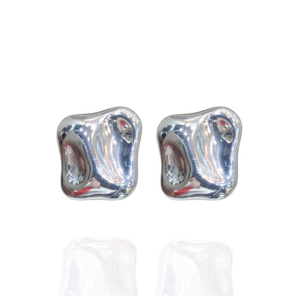 Brinco Orgânico Ondulado Prata – Aço Inoxidável