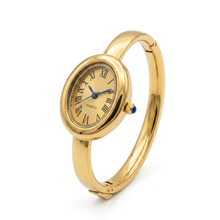 Relógio bracelete oval dourado com mostrador analógico da Amba Black.
