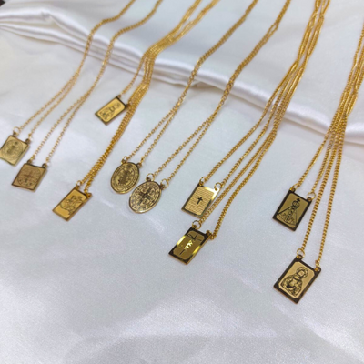 Escapulários Em Aço Dourado