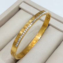 Bracelete Clássico Dourado cravejado - aço inox