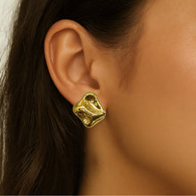 Brinco Orgânico Chapeado Dourado – Aço Inoxidável