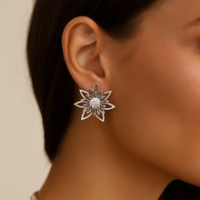 Brinco Lótus Vasado - Aço Inoxidável