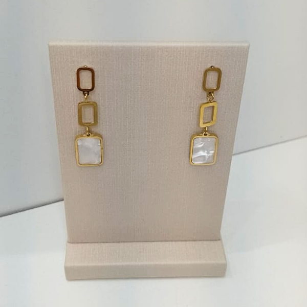 Brinco Cascata Dourado Aço Inoxidável no madre pérola