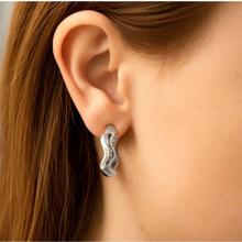 Argola Ondulada Prata - Semijoia