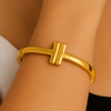 Bracelete T Dourado semijoia