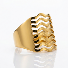 Anel orgânico ondulado dourado aço inoxidável