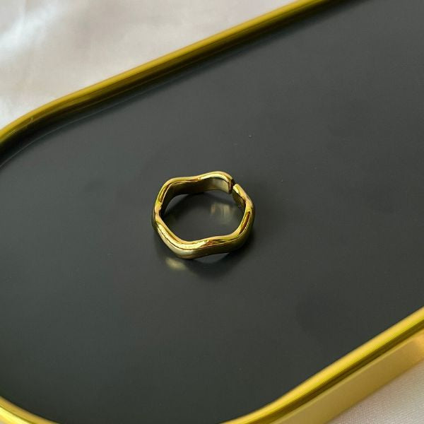 Anel Onda Dourado - Semijoia