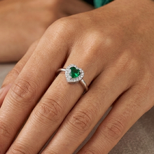 Anel Solitário coração Verde Esmeralda cravejado prata - Semijoia