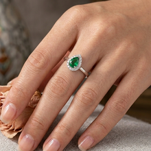 Anel Solitário gota verde esmeralda cravejado prata - Semijoia