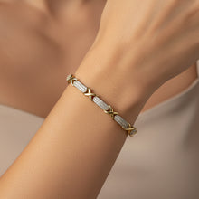 Pulseira Elos Cruzados cravejada com mini zircônias semijoia
