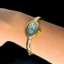 Relógio Bracelete Oval Dourado Aço Inox Analógico com Fundo Branco