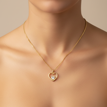 colar com coração vasado e coração cristal dourado semijoia