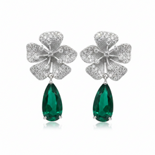brinco flor cravejada com pingente gota verde cristal folheado a prata