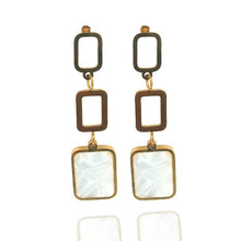 Brinco Cascata Dourado Aço Inoxidável no madre pérola