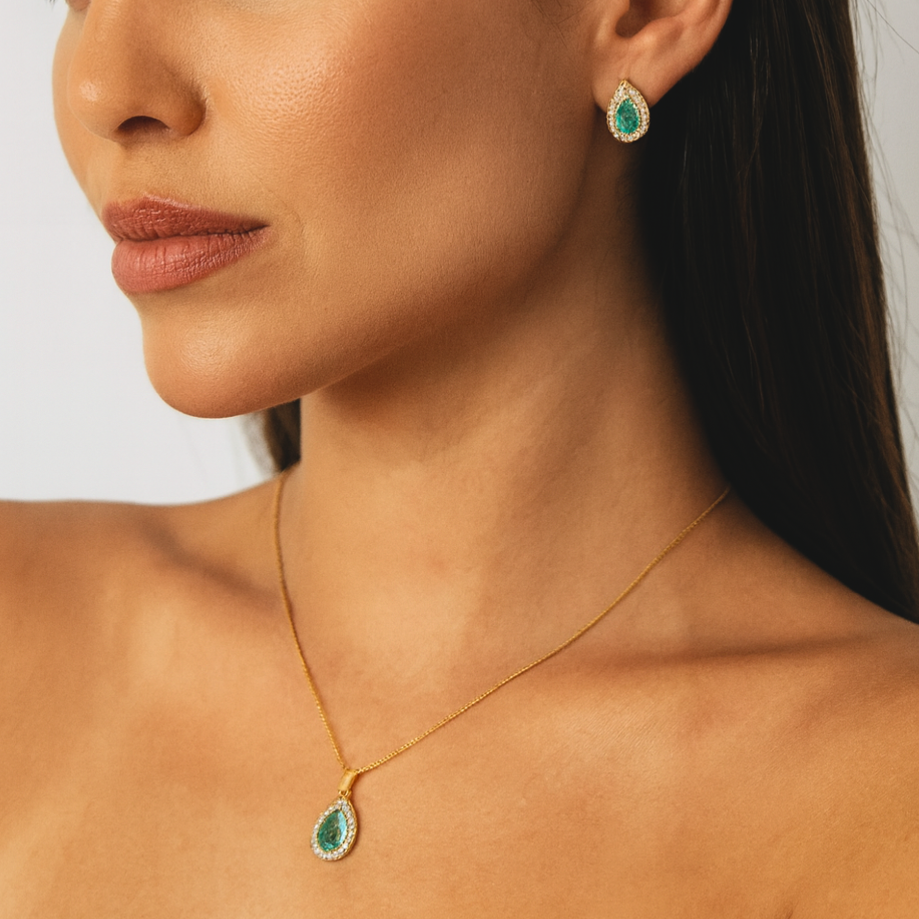 Conjunto Verde Água Gota Cravejado Dourado - Semijoia