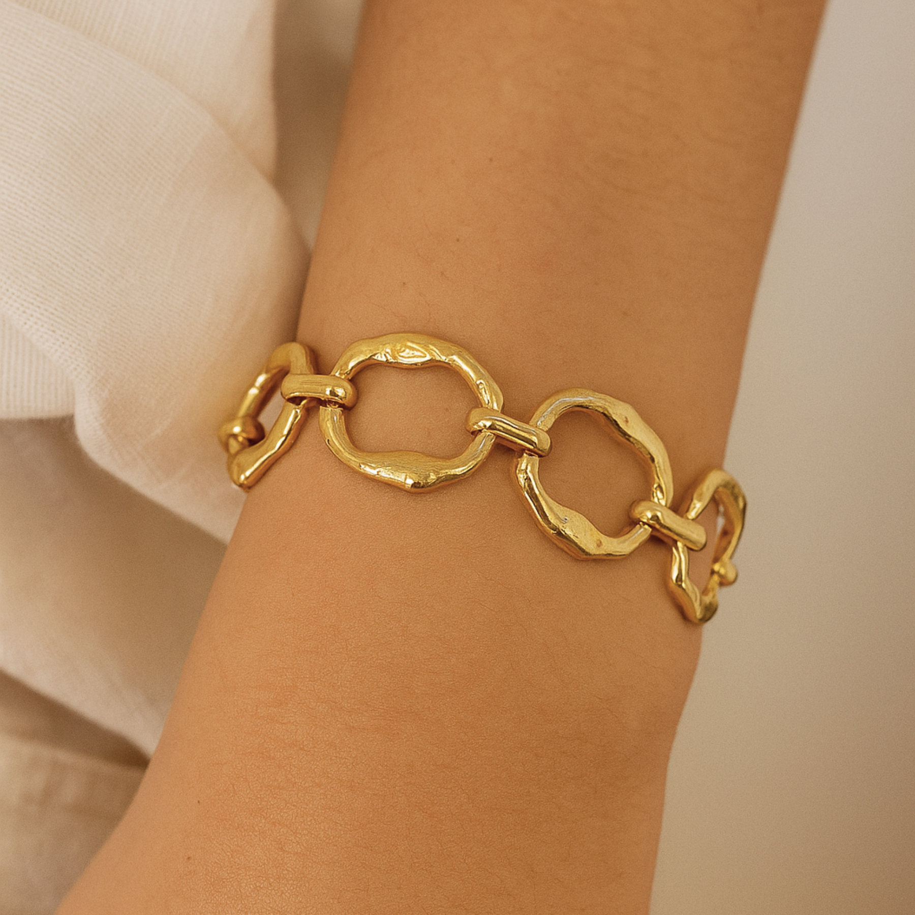 Pulseira orgânica Elos Circular Dourado - Semijoia