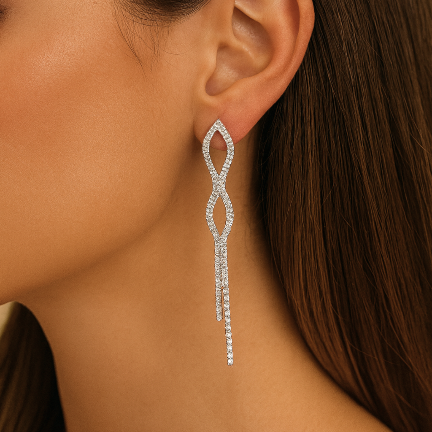 Brinco elo fios cravejado - Folheado a prata