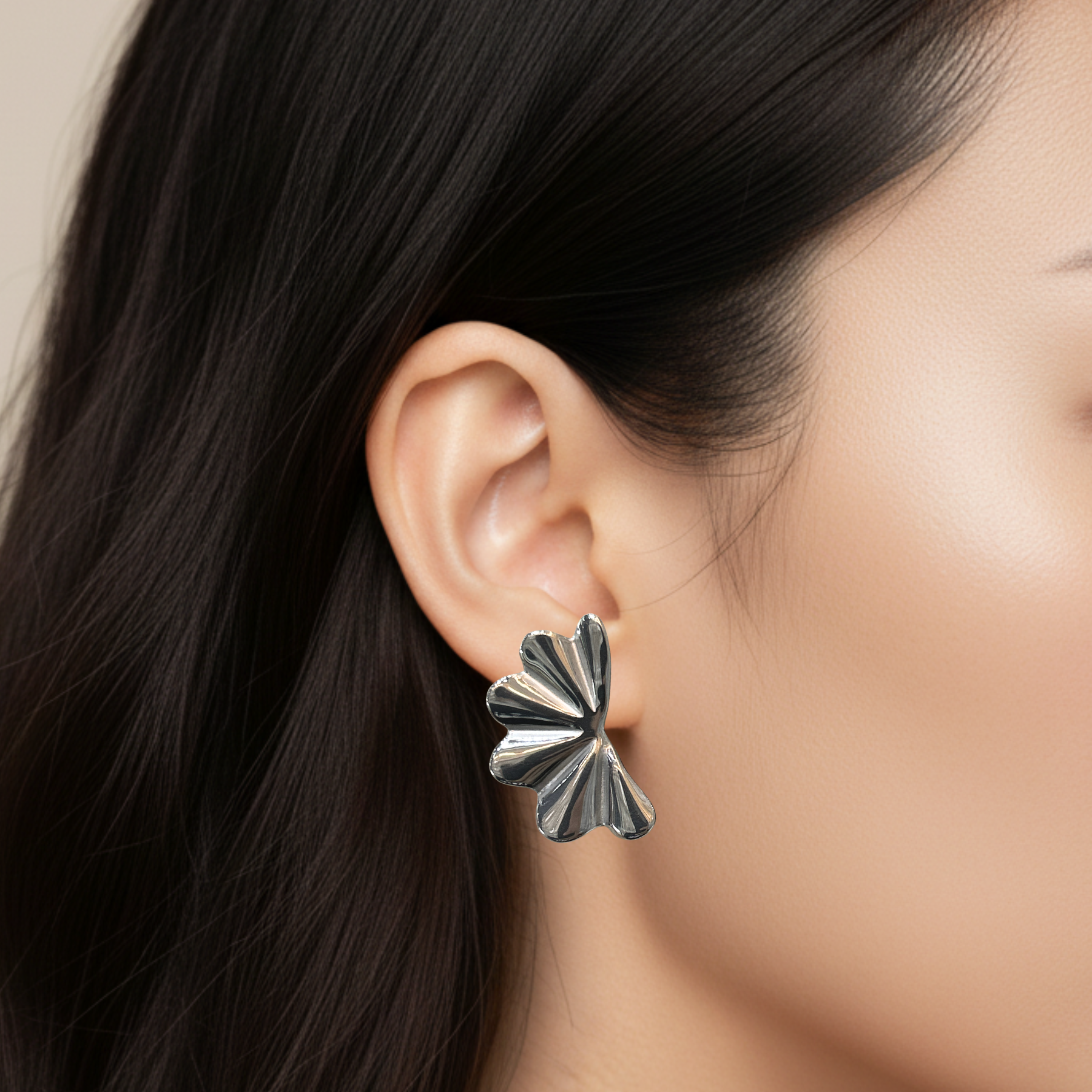 Brinco Leque Ondulado Prata - Aço Inoxidável