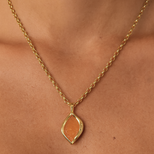 Colar Orgânico Pingente laranja madre pérola dourado - Semijoia