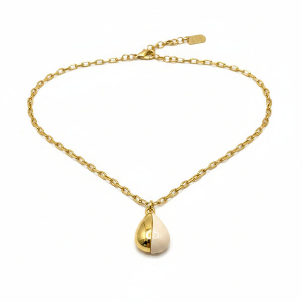 Colar com pingente gota offwhite e dourado semijoia