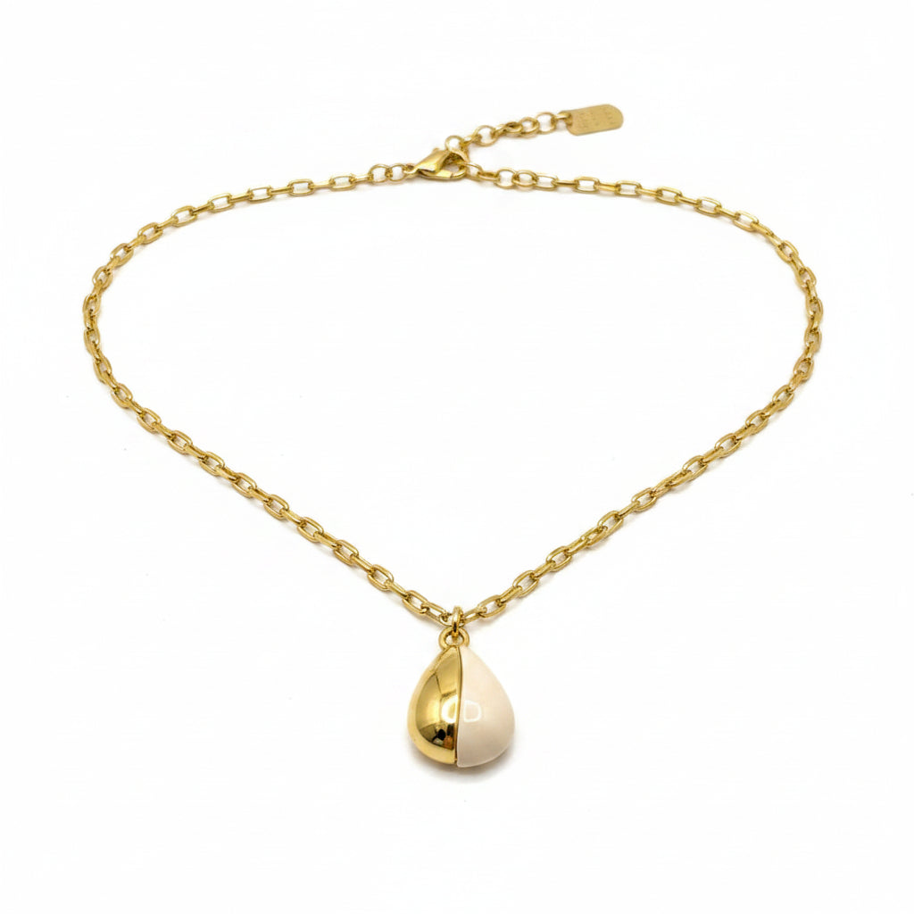 Colar com pingente gota offwhite e dourado semijoia