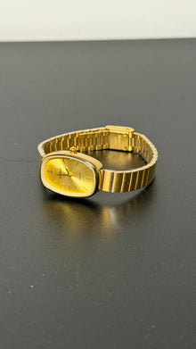 Relógio Vintage Oval Dourado Aço Inoxidável com mostrador dourado e pulseira ajustável.