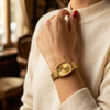 Relógio Vintage Oval Dourado Aço Inoxidável Fundo Dourado