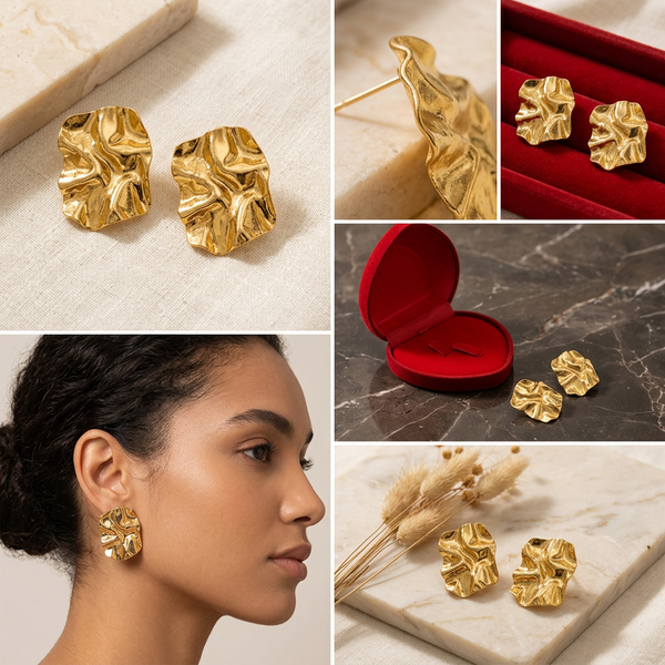 Brinco Chapa Martelada Dourado Aço Inoxidável em estojo vermelho.