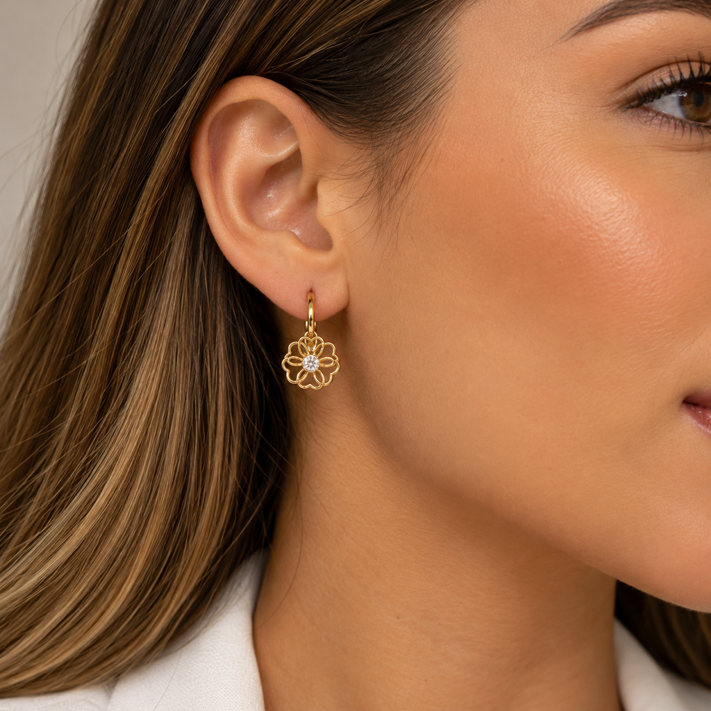Brinco Argola Floral Dourada com Zircônia Folheada