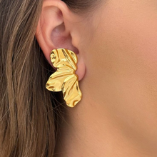 Brinco flor orgânico dourado - aço inox